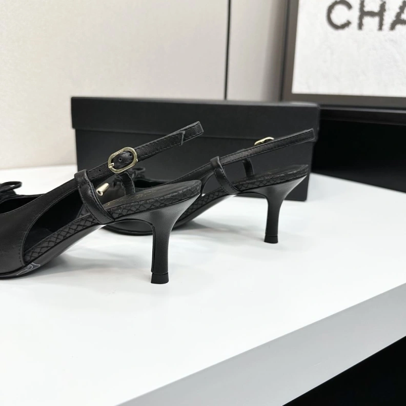 Classic Chxnxl Sandals 120507