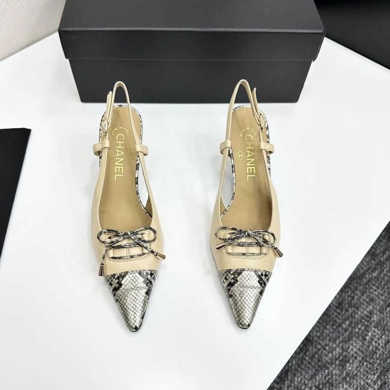 Versatile Chxnxl Sandals 120506