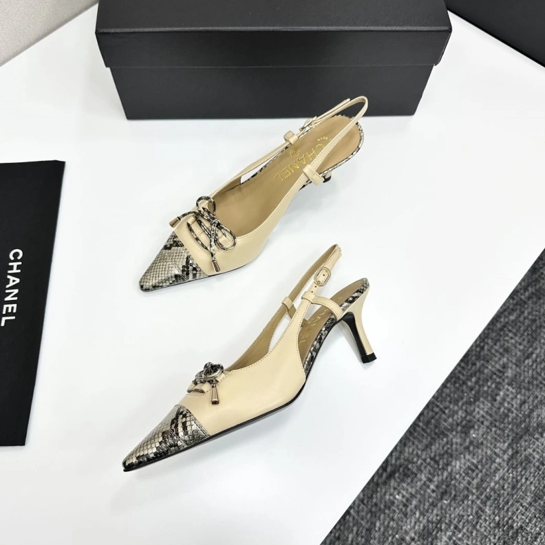 Versatile Chxnxl Sandals 120506