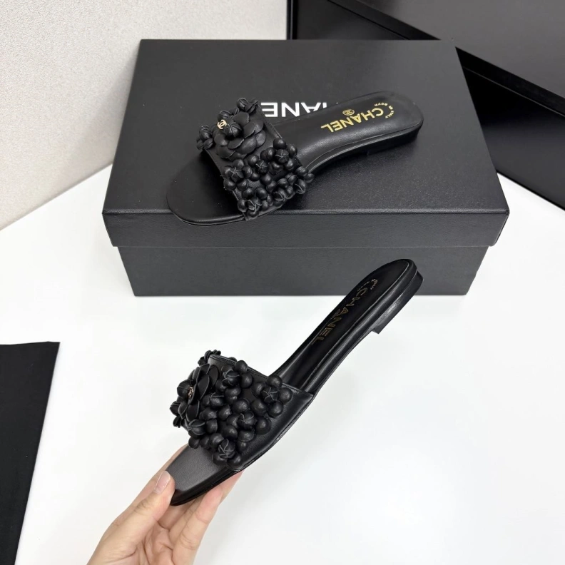 Reliable Chxnxl Slippers 119908