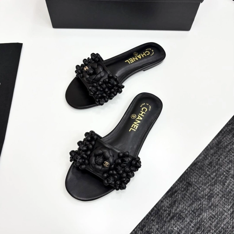 Reliable Chxnxl Slippers 119908