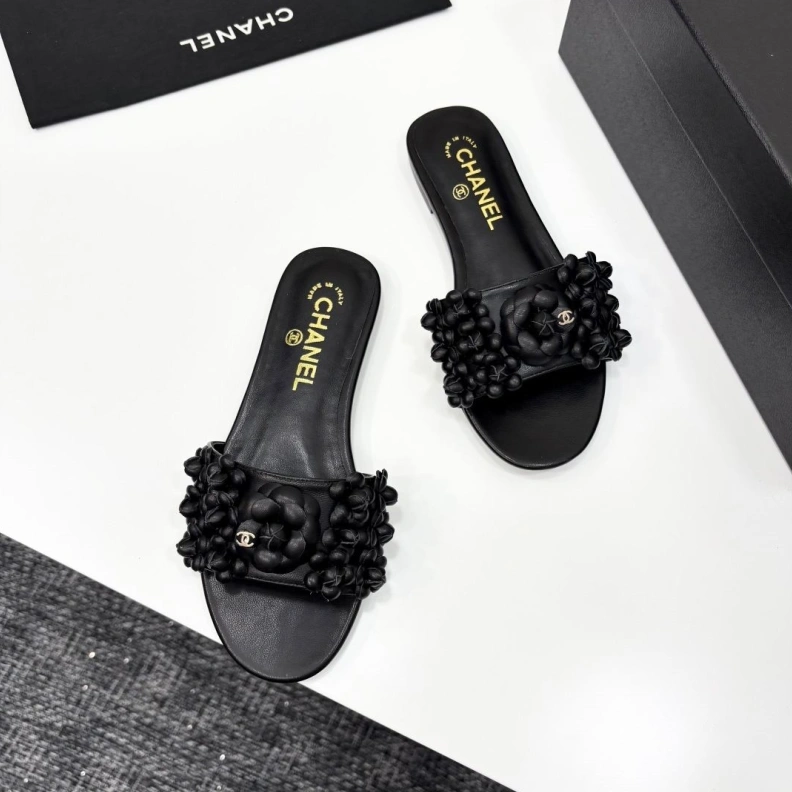 Reliable Chxnxl Slippers 119908