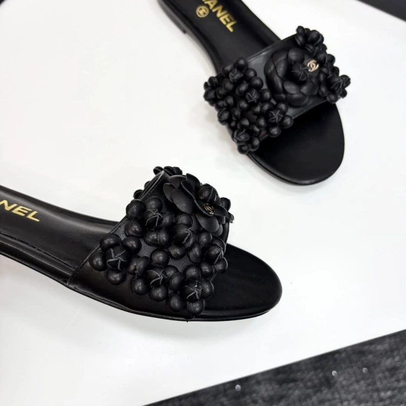 Reliable Chxnxl Slippers 119908