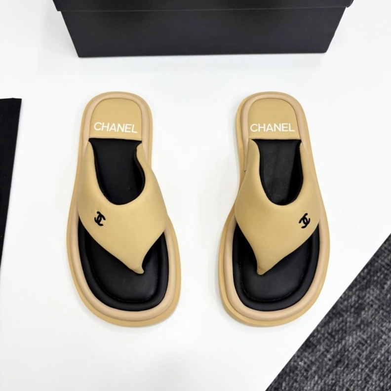 Trendsetting Chxnxl Slippers 119903