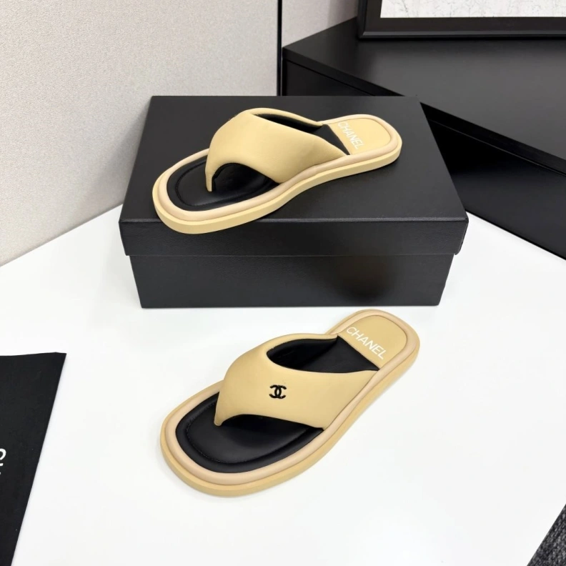 Trendsetting Chxnxl Slippers 119903