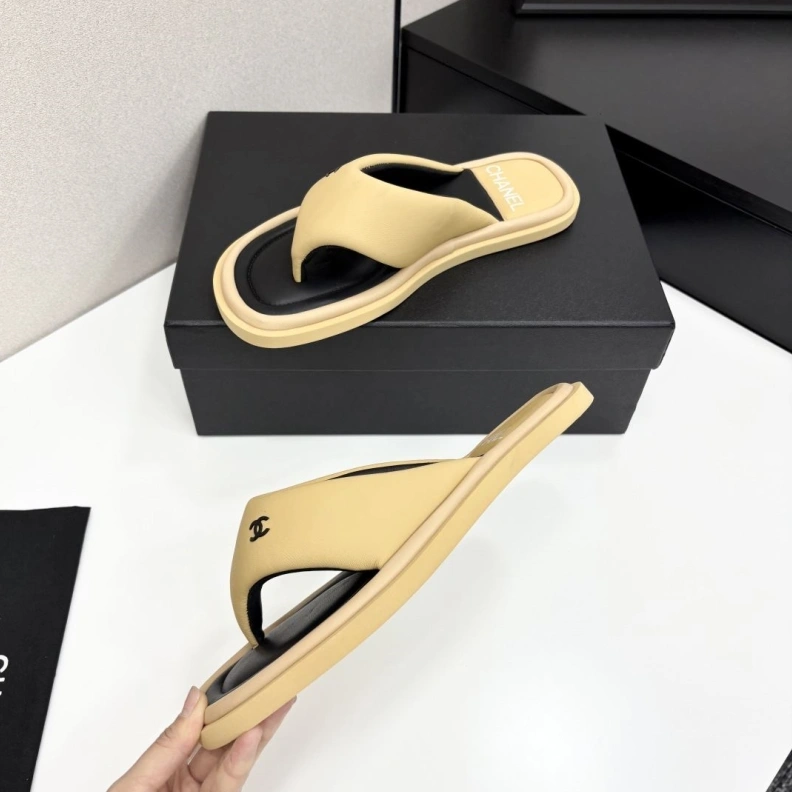 Trendsetting Chxnxl Slippers 119903