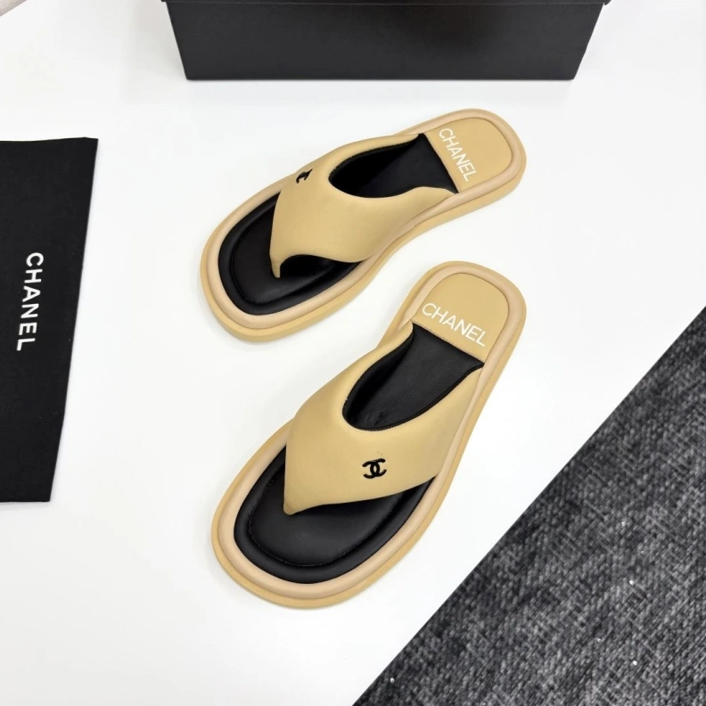 Trendsetting Chxnxl Slippers 119903