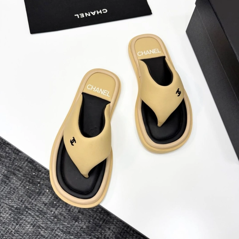 Trendsetting Chxnxl Slippers 119903