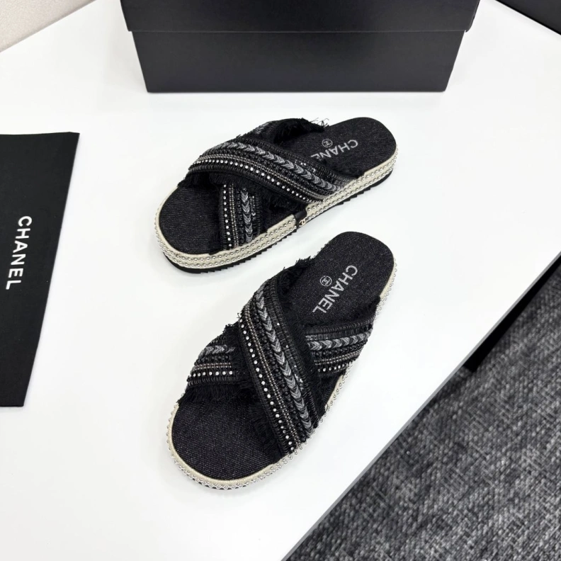 Timeless Chxnxl Slippers 119877