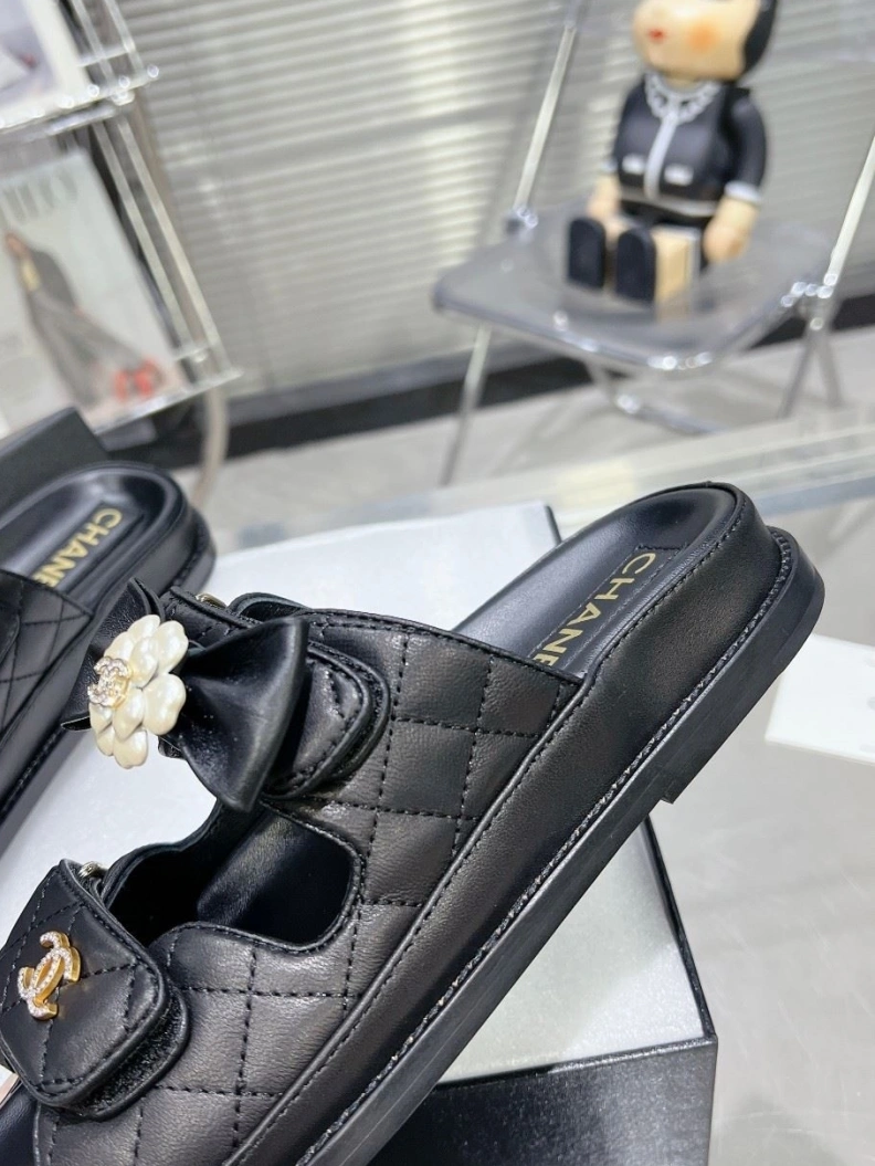 Resilient Chxnxl Sandals 120461