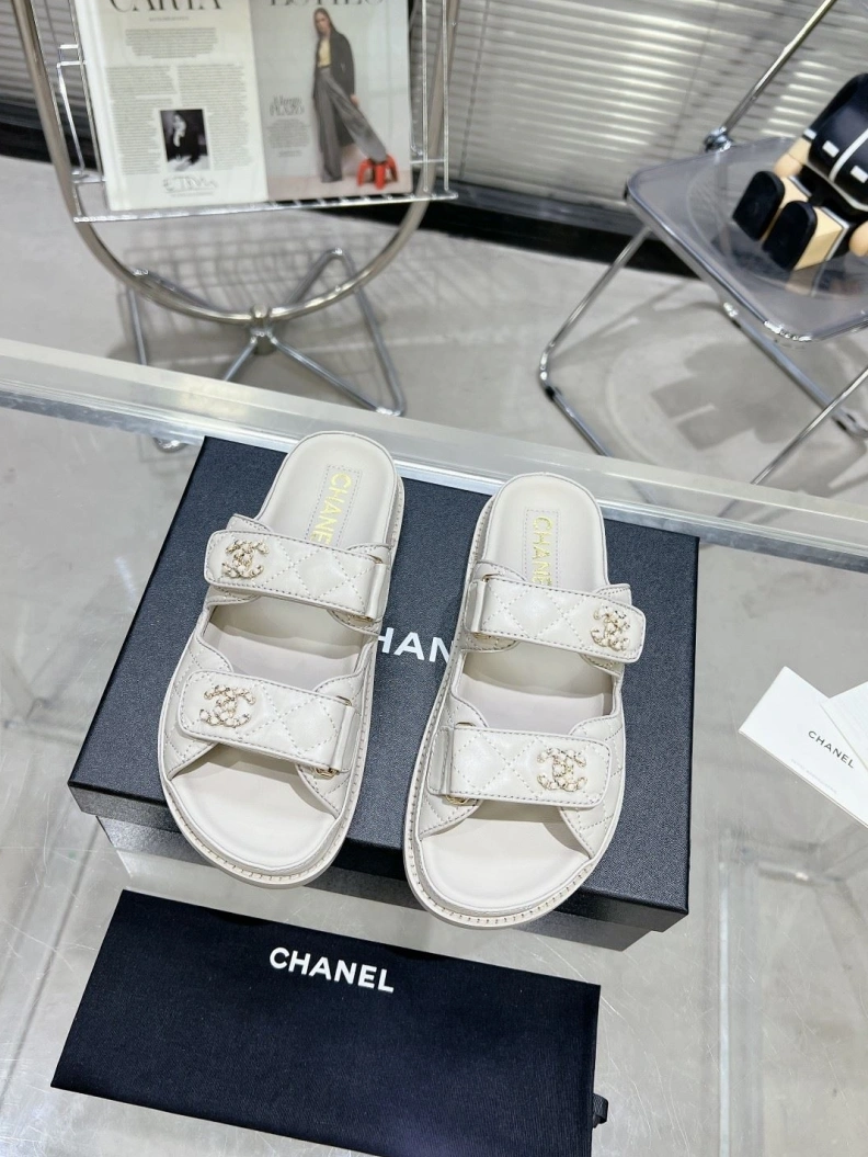Versatile Chxnxl Sandals 120452