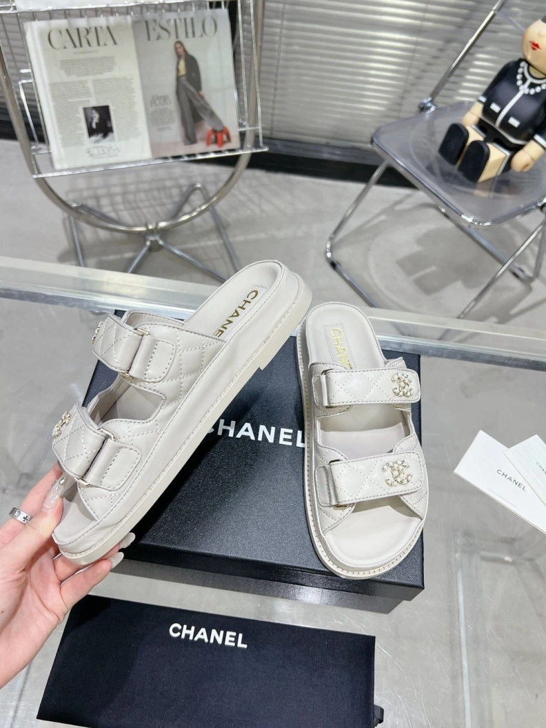 Versatile Chxnxl Sandals 120452
