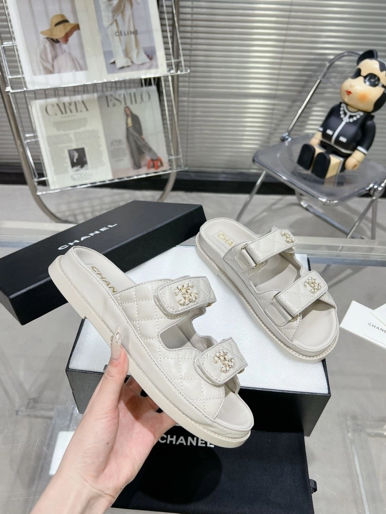 Versatile Chxnxl Sandals 120452