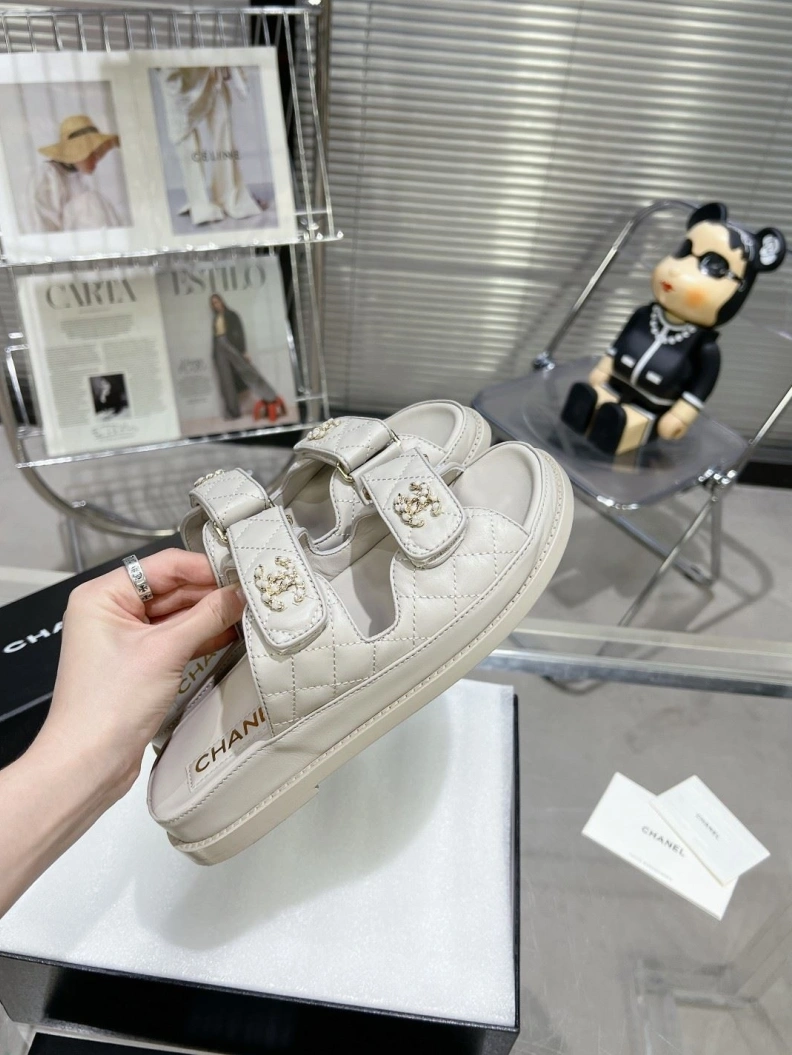 Versatile Chxnxl Sandals 120452