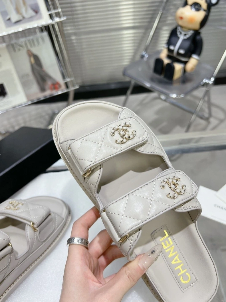 Versatile Chxnxl Sandals 120452