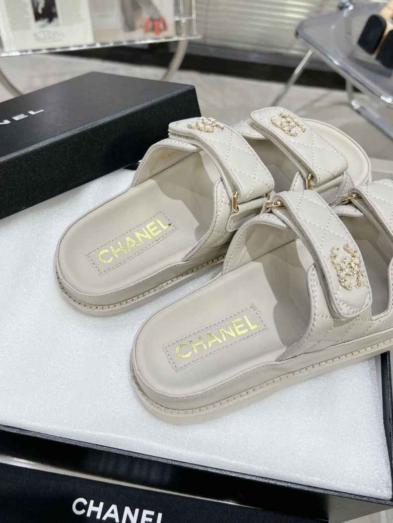 Versatile Chxnxl Sandals 120452