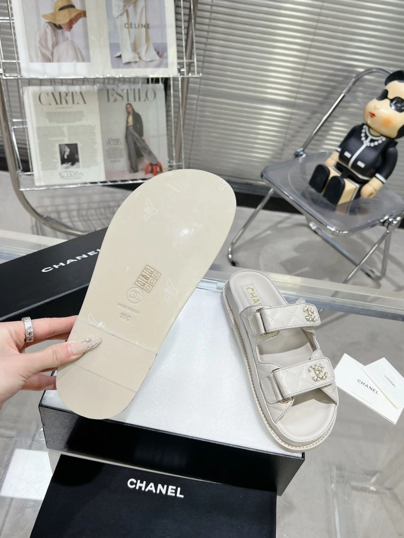 Versatile Chxnxl Sandals 120452