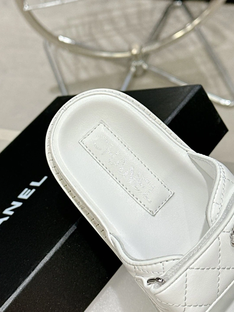 Trendy Chxnxl Sandals 120440