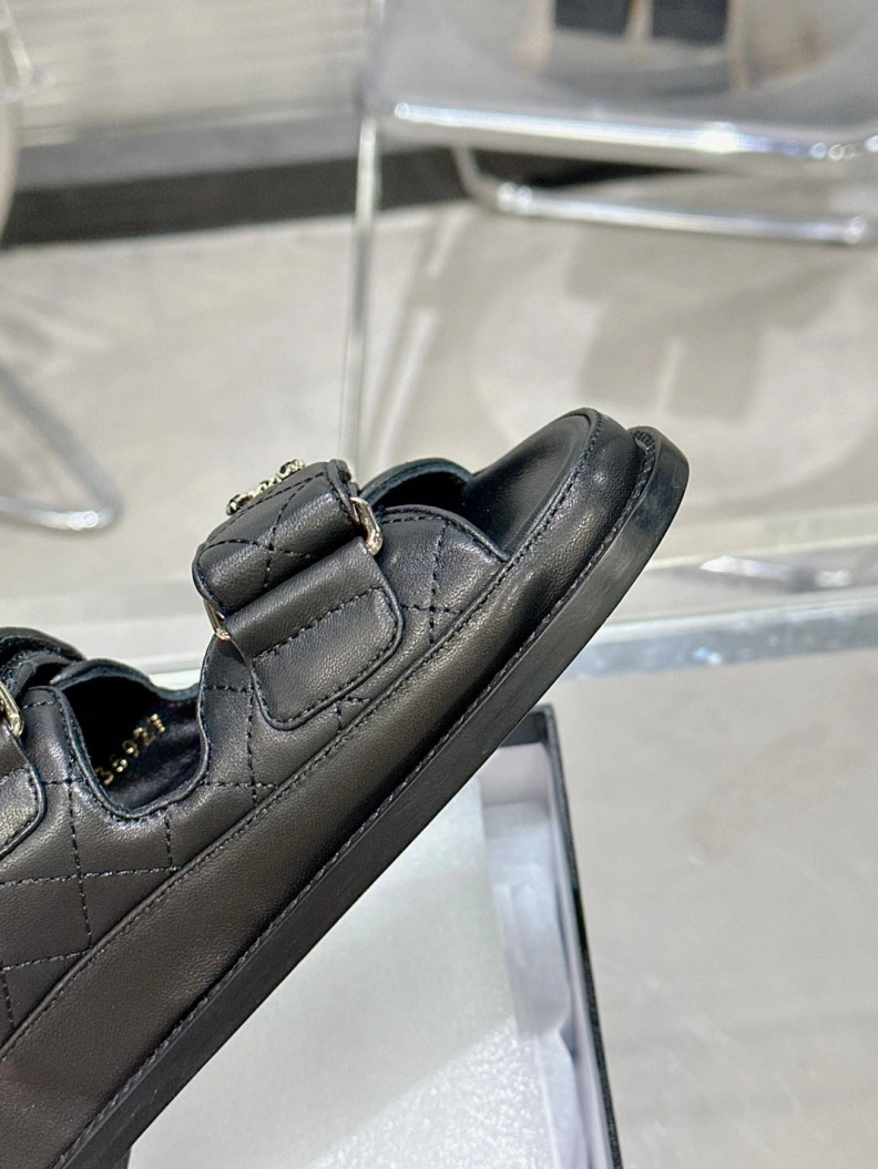Stylish Chxnxl Sandals 120441