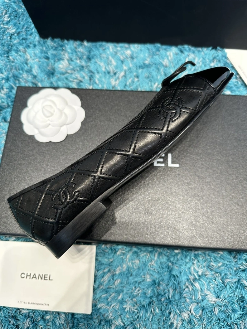 Sleek Chxnxl Flat Shoes 120956