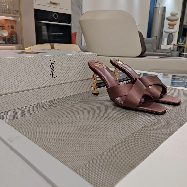 Elegant Gxccx Slippers 157386
