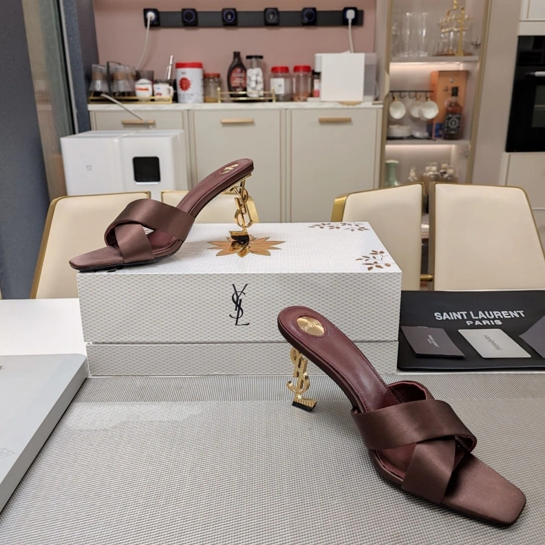 Elegant Gxccx Slippers 157386