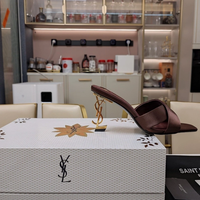 Elegant Gxccx Slippers 157386