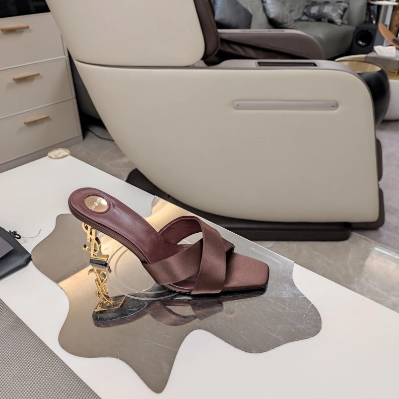 Elegant Gxccx Slippers 157386