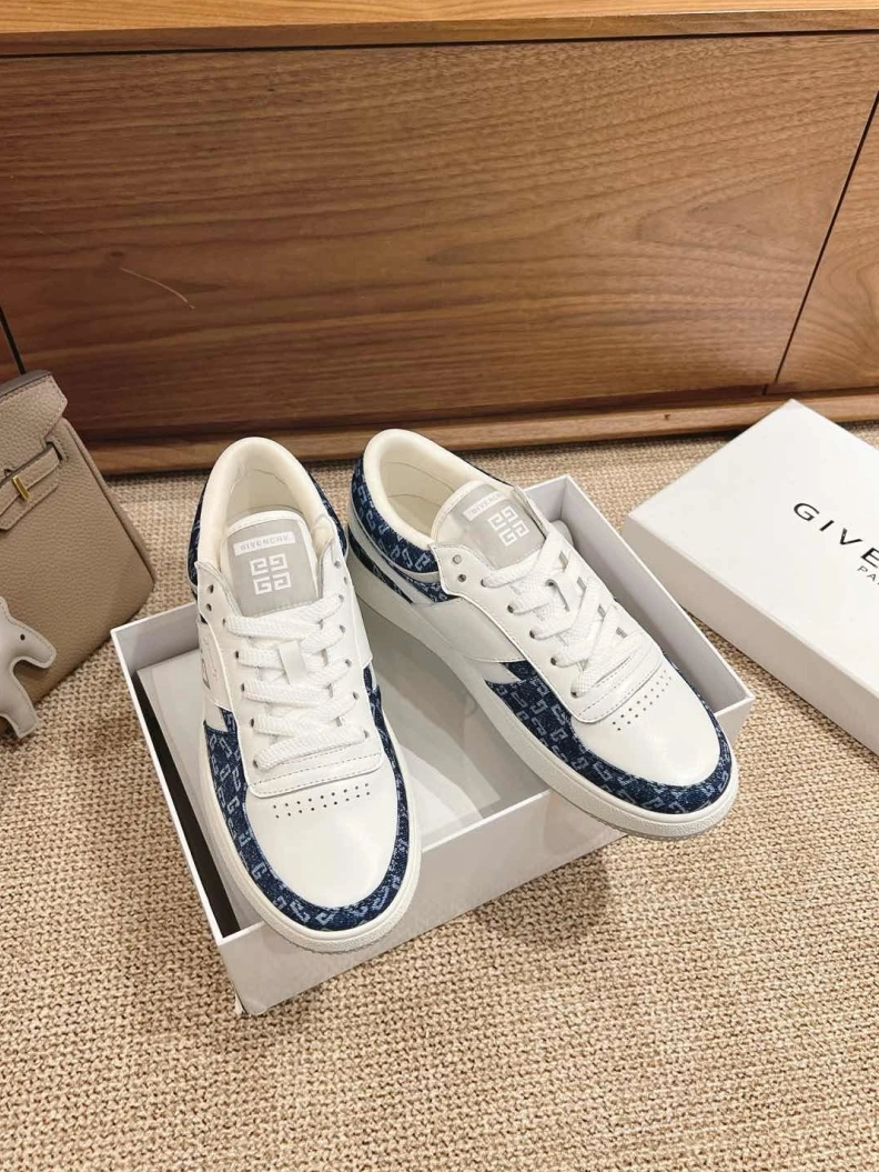 Versatile Gxvxnchy Sneakers 152825