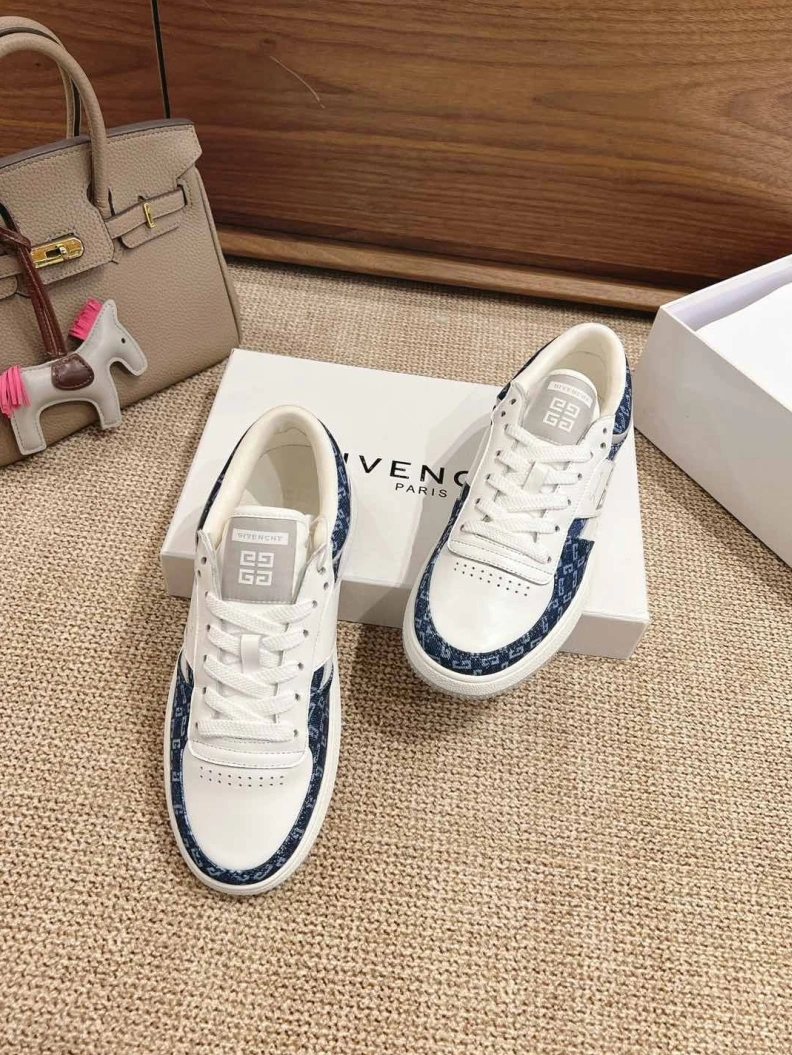 Versatile Gxvxnchy Sneakers 152825