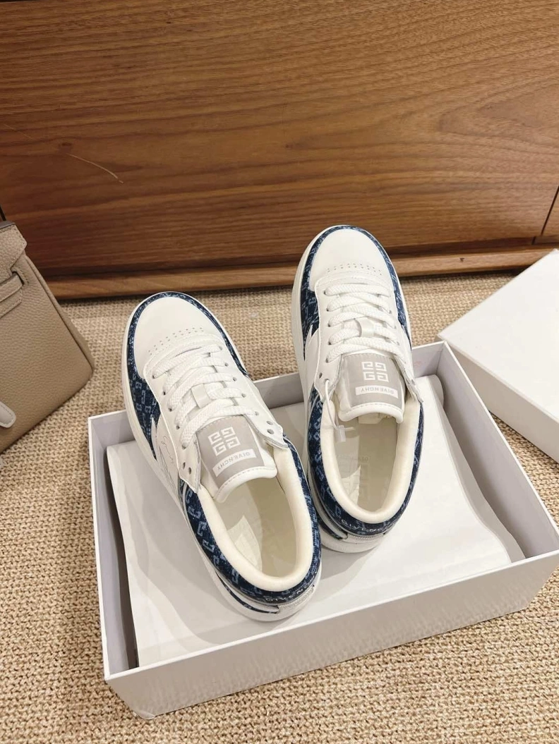 Versatile Gxvxnchy Sneakers 152825
