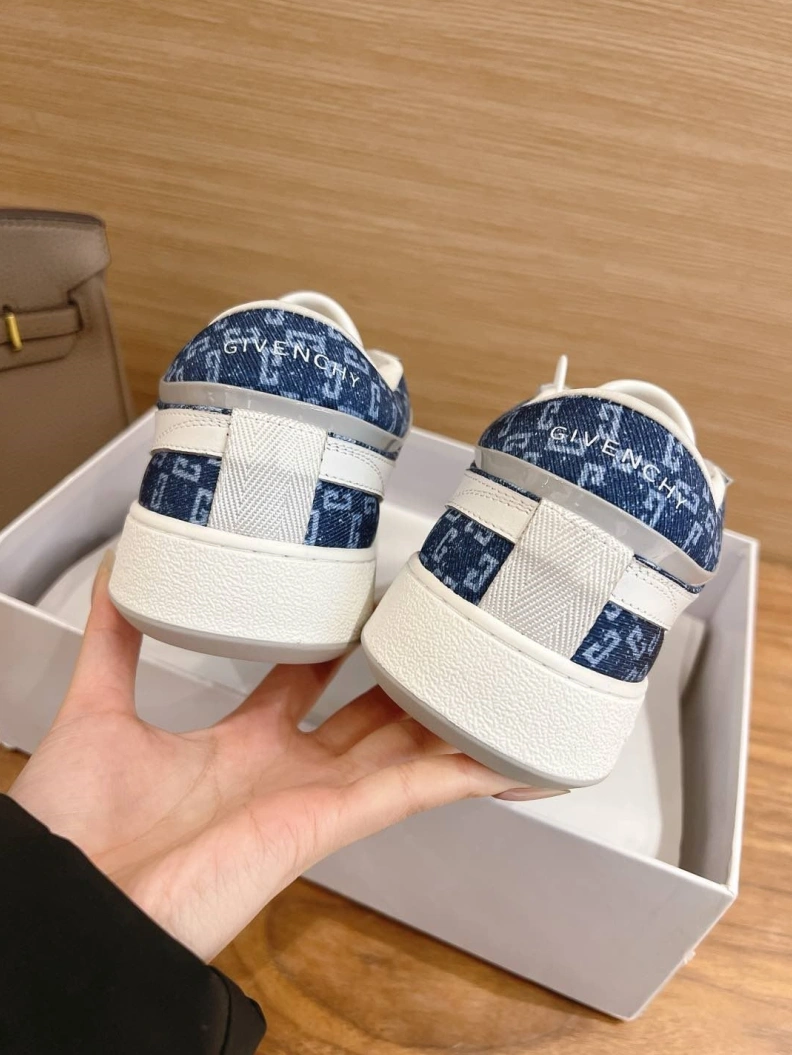 Versatile Gxvxnchy Sneakers 152825