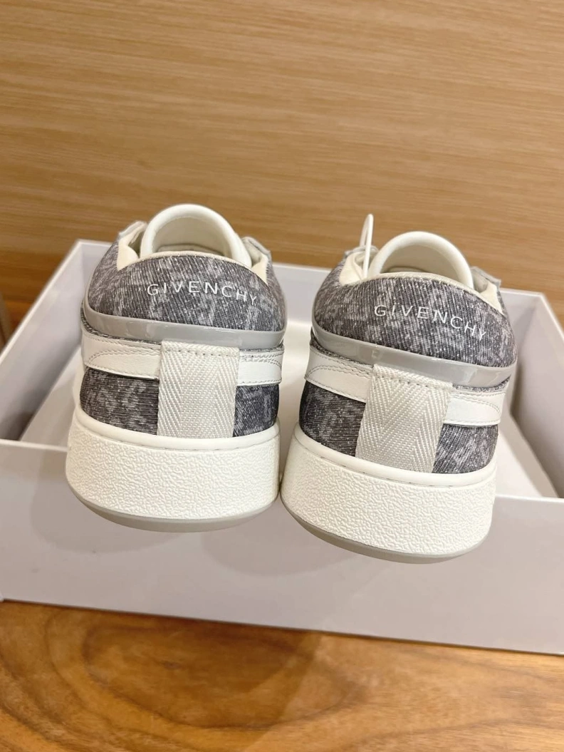 Gxvxnchy Sneakers Fashionable 152816