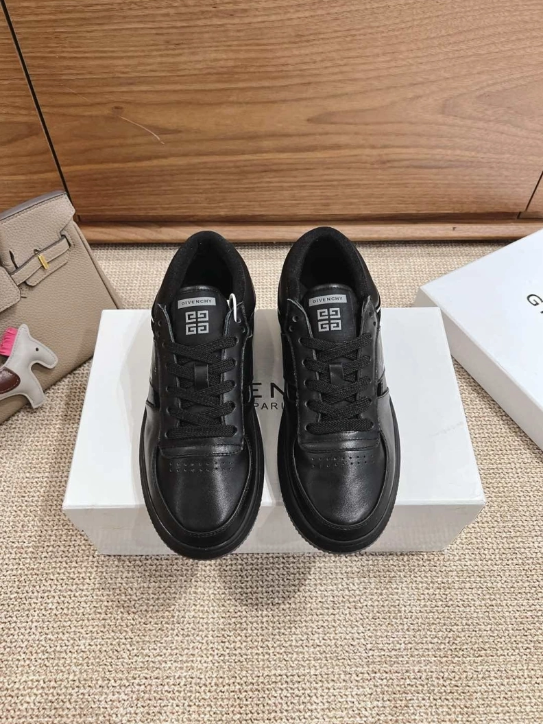 Modern Gxvxnchy Sneakers 152817