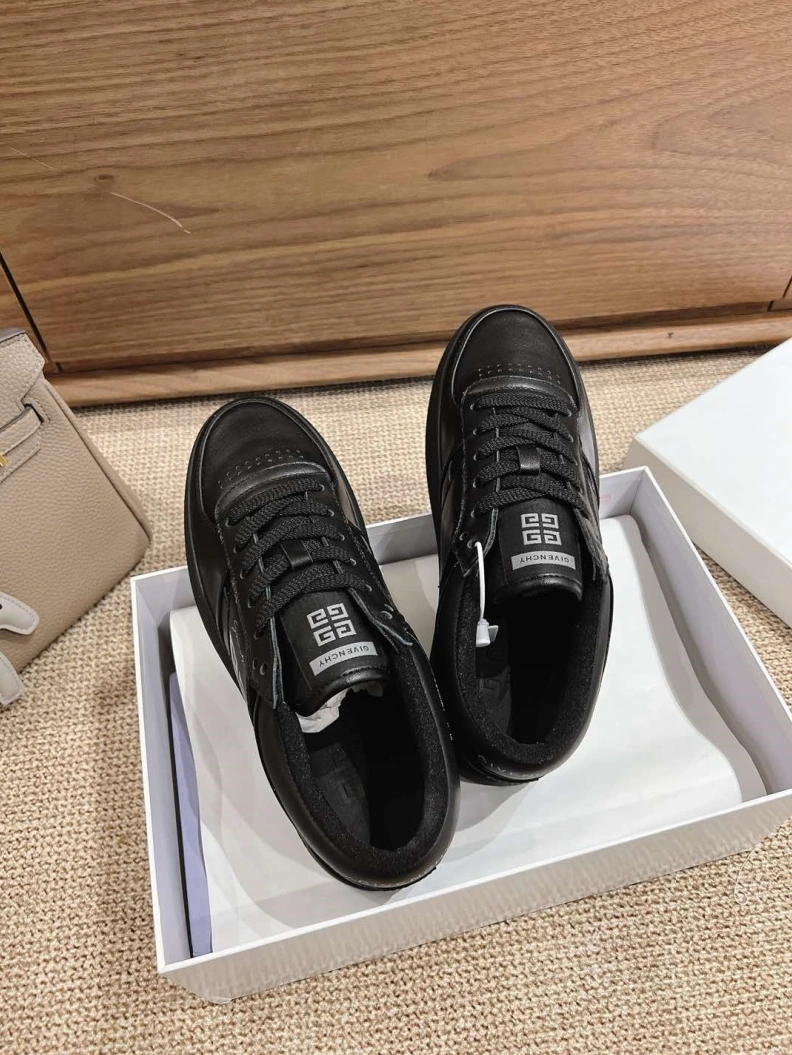 Modern Gxvxnchy Sneakers 152817