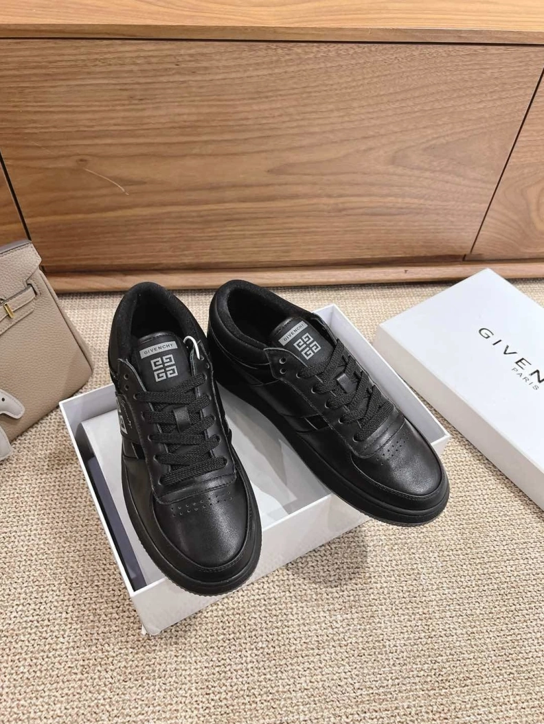 Modern Gxvxnchy Sneakers 152817