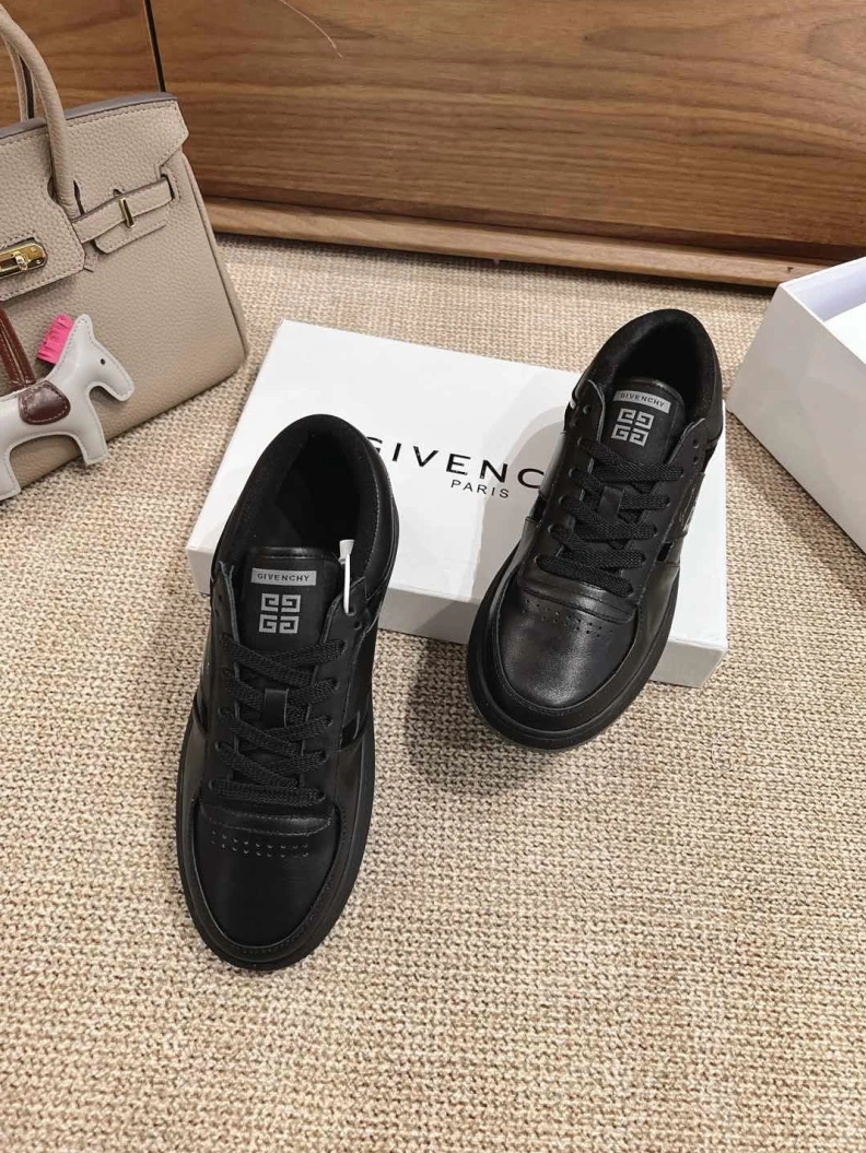 Modern Gxvxnchy Sneakers 152817