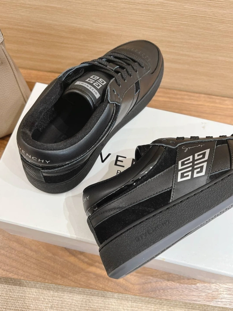 Modern Gxvxnchy Sneakers 152817