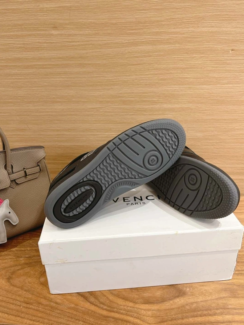 Modern Gxvxnchy Sneakers 152817