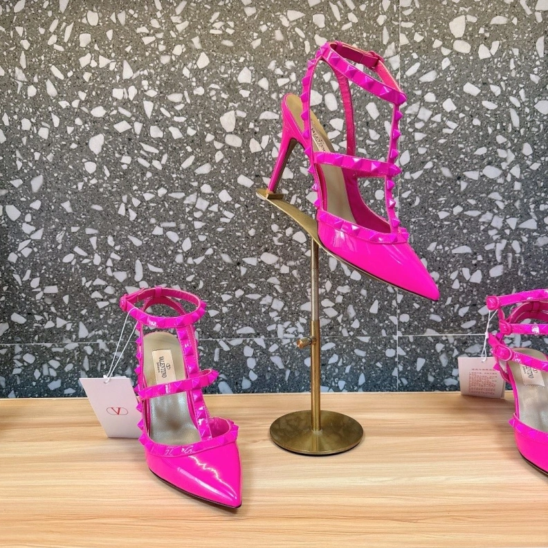 Cozy Vxlxntino Sandals 229722