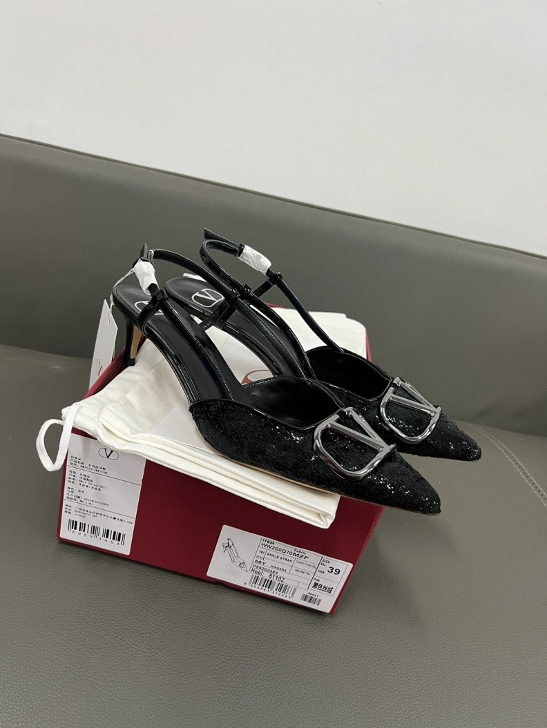 UrbanStyle Vxlxntino Sandals 229699
