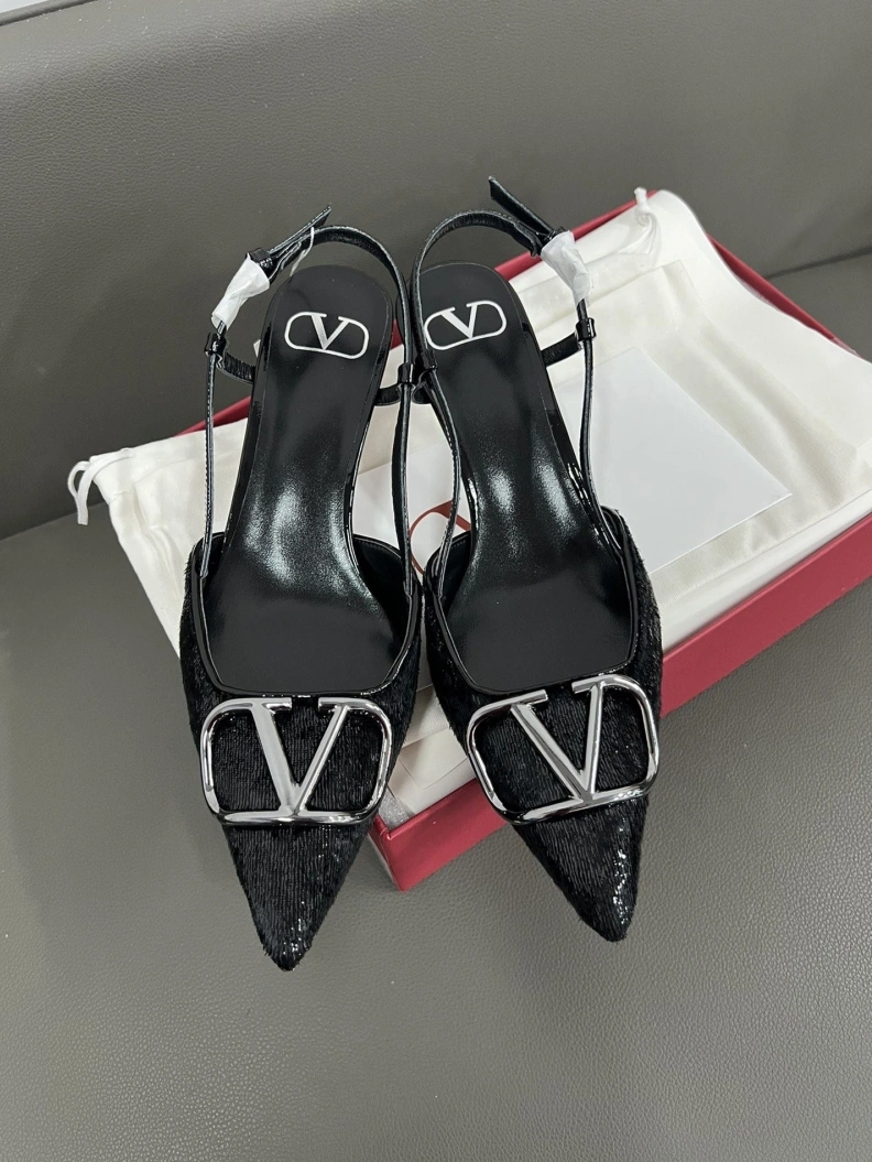 UrbanStyle Vxlxntino Sandals 229699