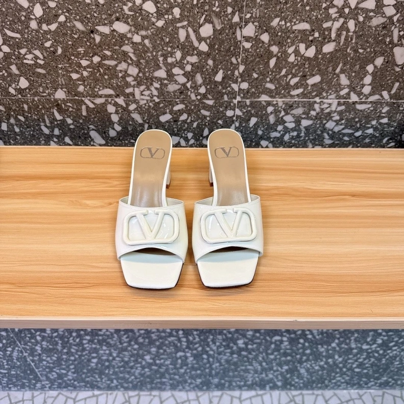 Versatile Vxlxntino Sandals 229685