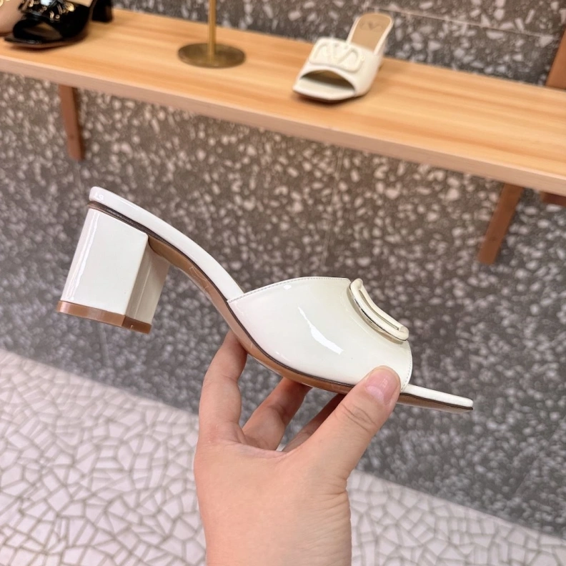 Versatile Vxlxntino Sandals 229685