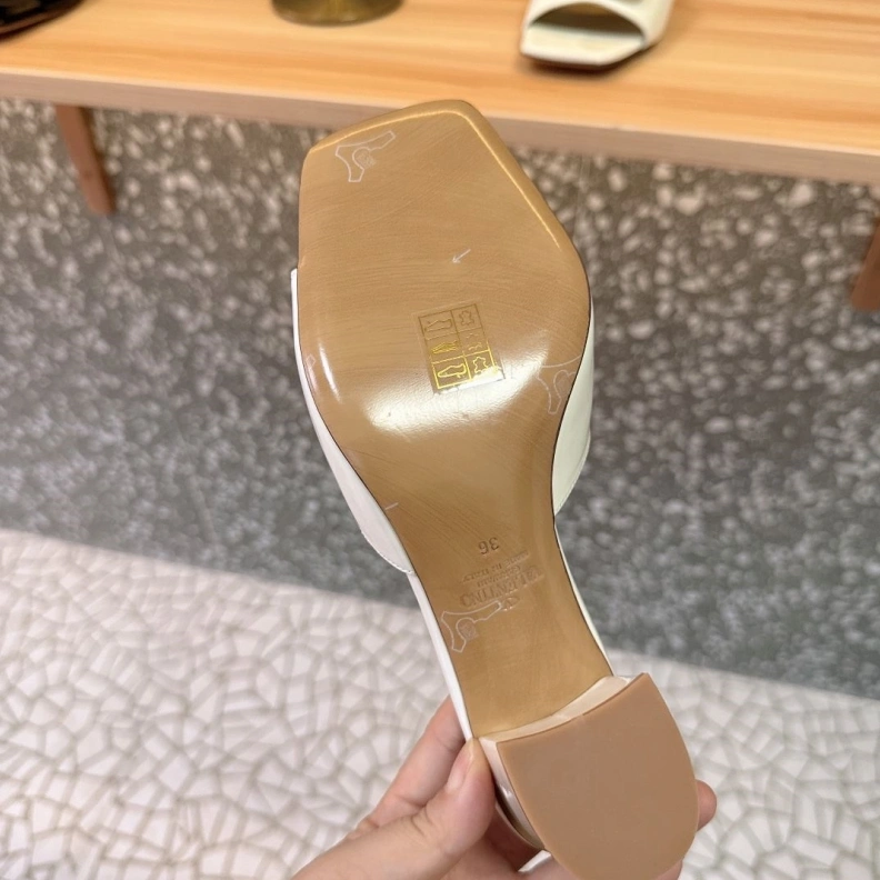 Versatile Vxlxntino Sandals 229685