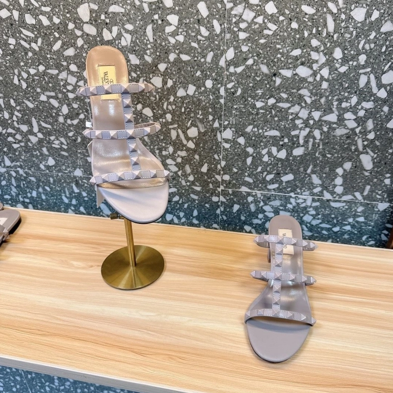 Compact Vxlxntino Sandals 229662