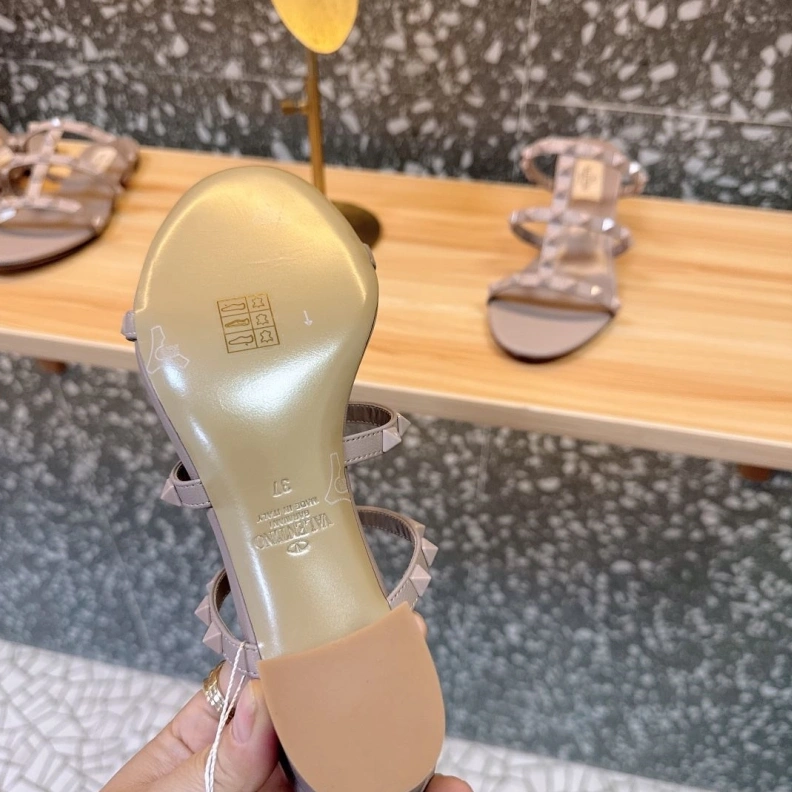 Compact Vxlxntino Sandals 229662