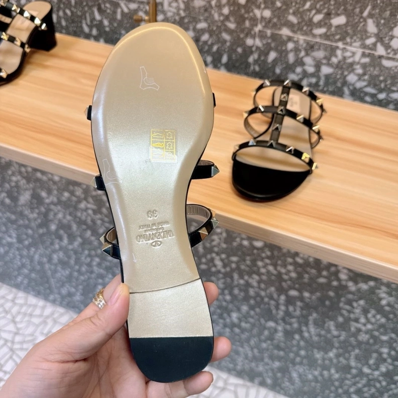 Efficient Vxlxntino Sandals 229660