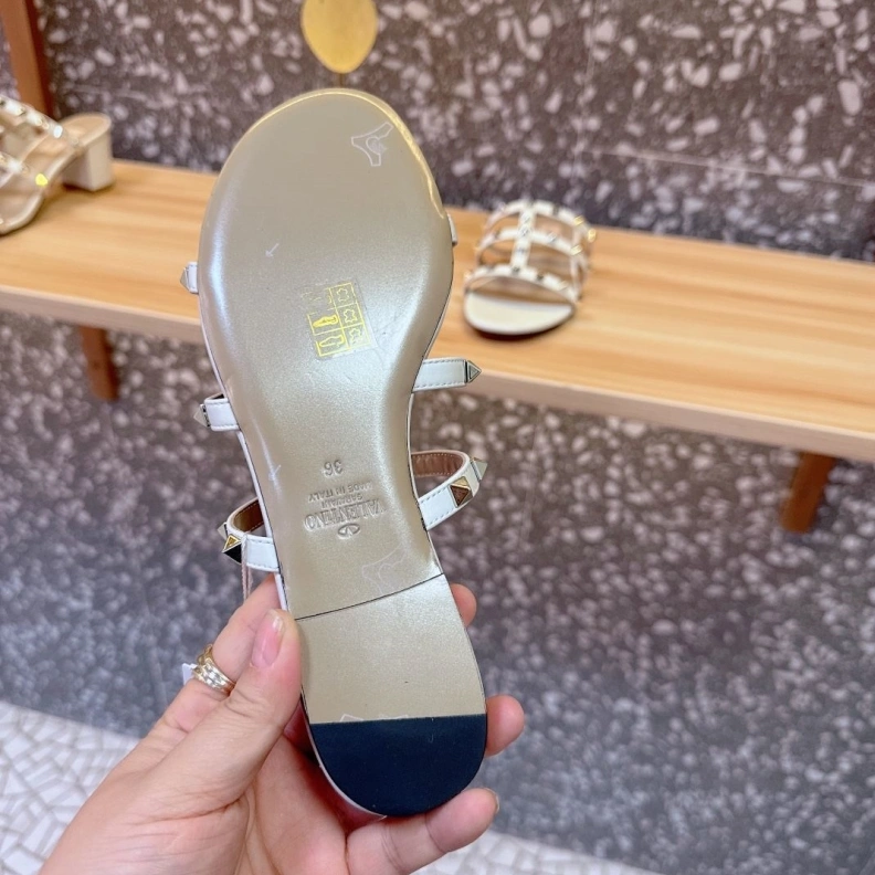 Sleek Vxlxntino Sandals 229652