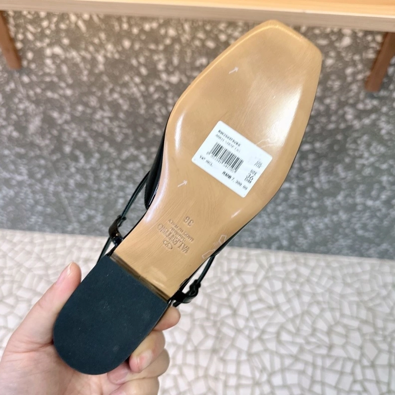 Classic Vxlxntino Sandals 229632